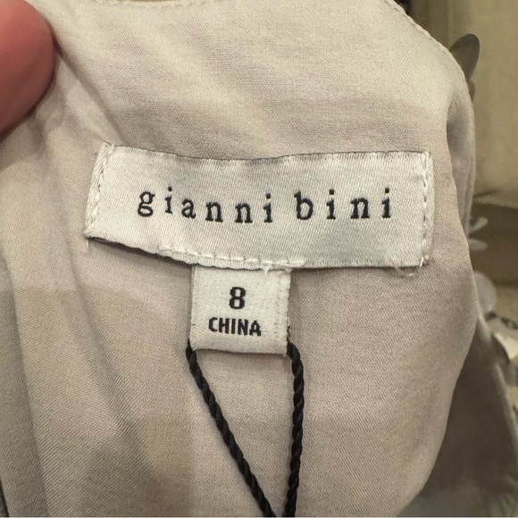 Gianni Bini Silver Sequin Mini Skirt – Size 8 (NWT) - Picture 9 of 9